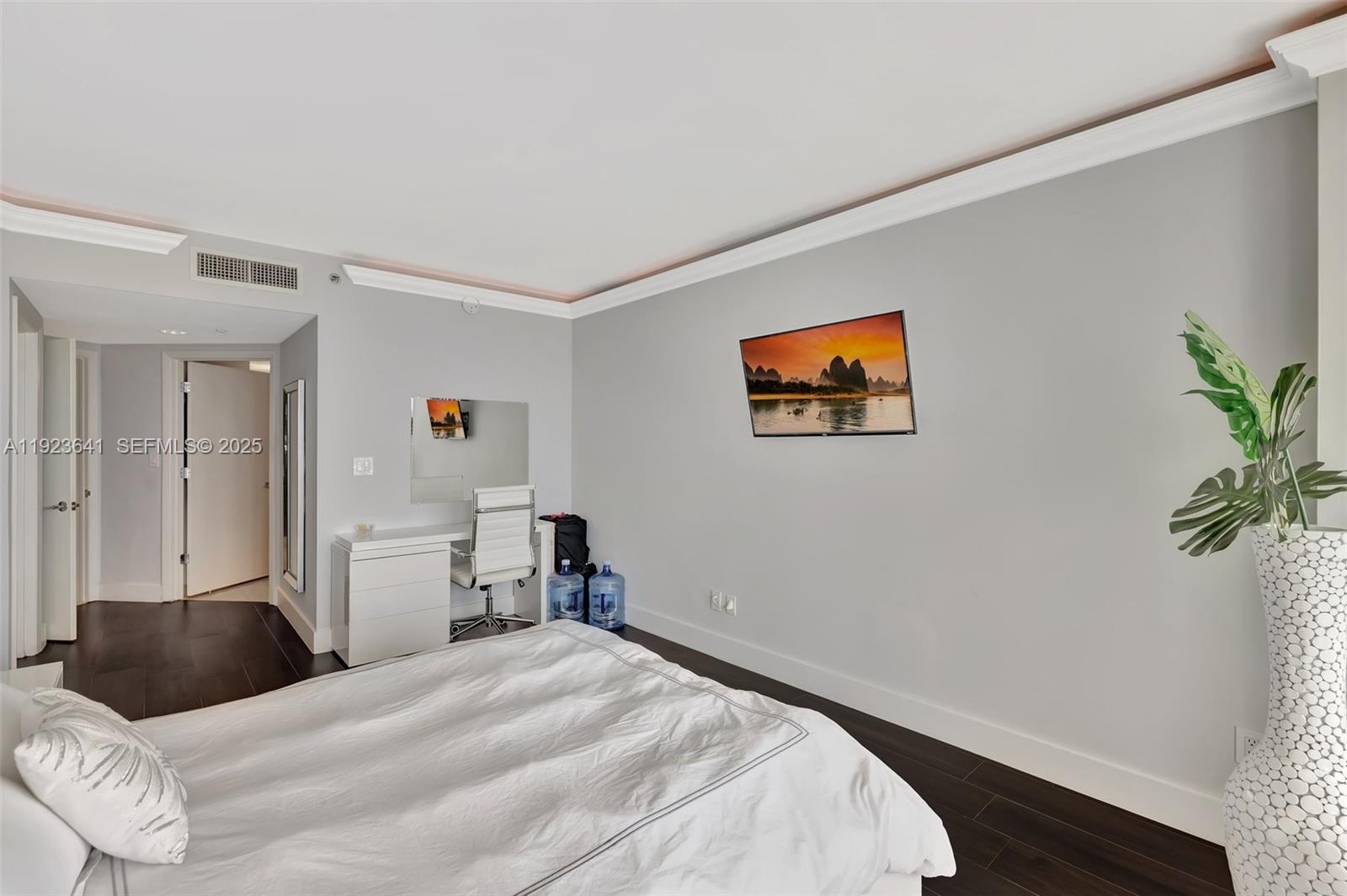 1701 2 / 3 2070 sq. ft. $ 2025-12-02 0 Photo