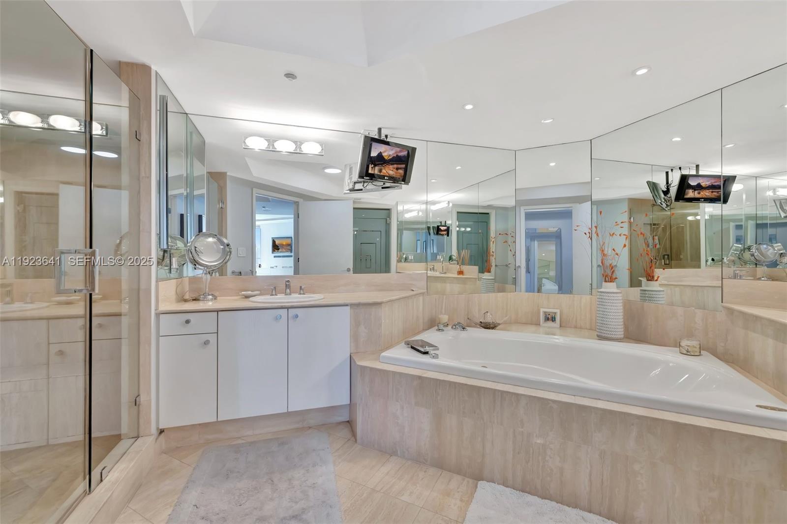 1701 2 / 3 2070 sq. ft. $ 2025-12-02 0 Photo