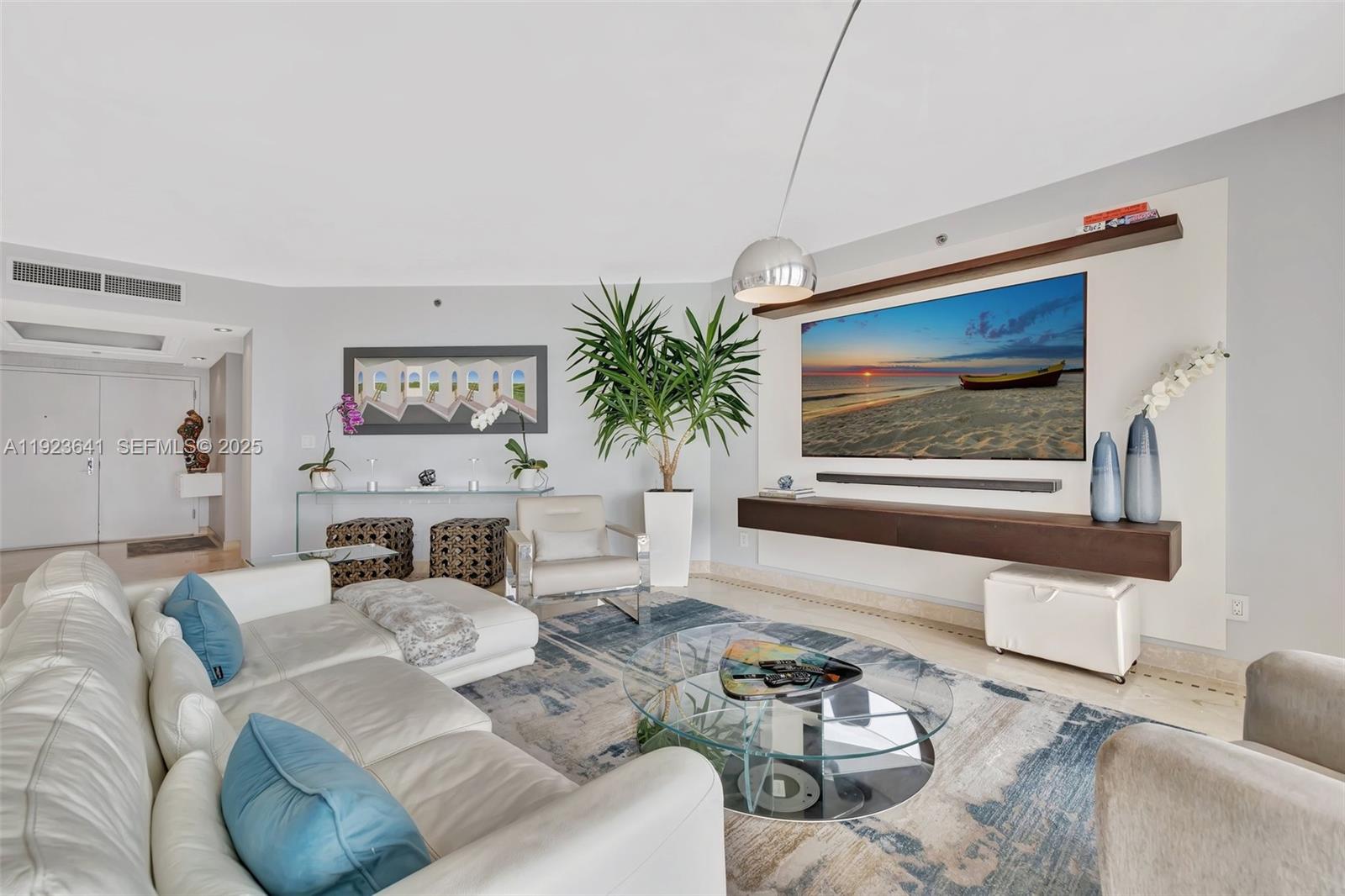 1701 2 / 3 2070 sq. ft. $ 2025-12-02 0 Photo