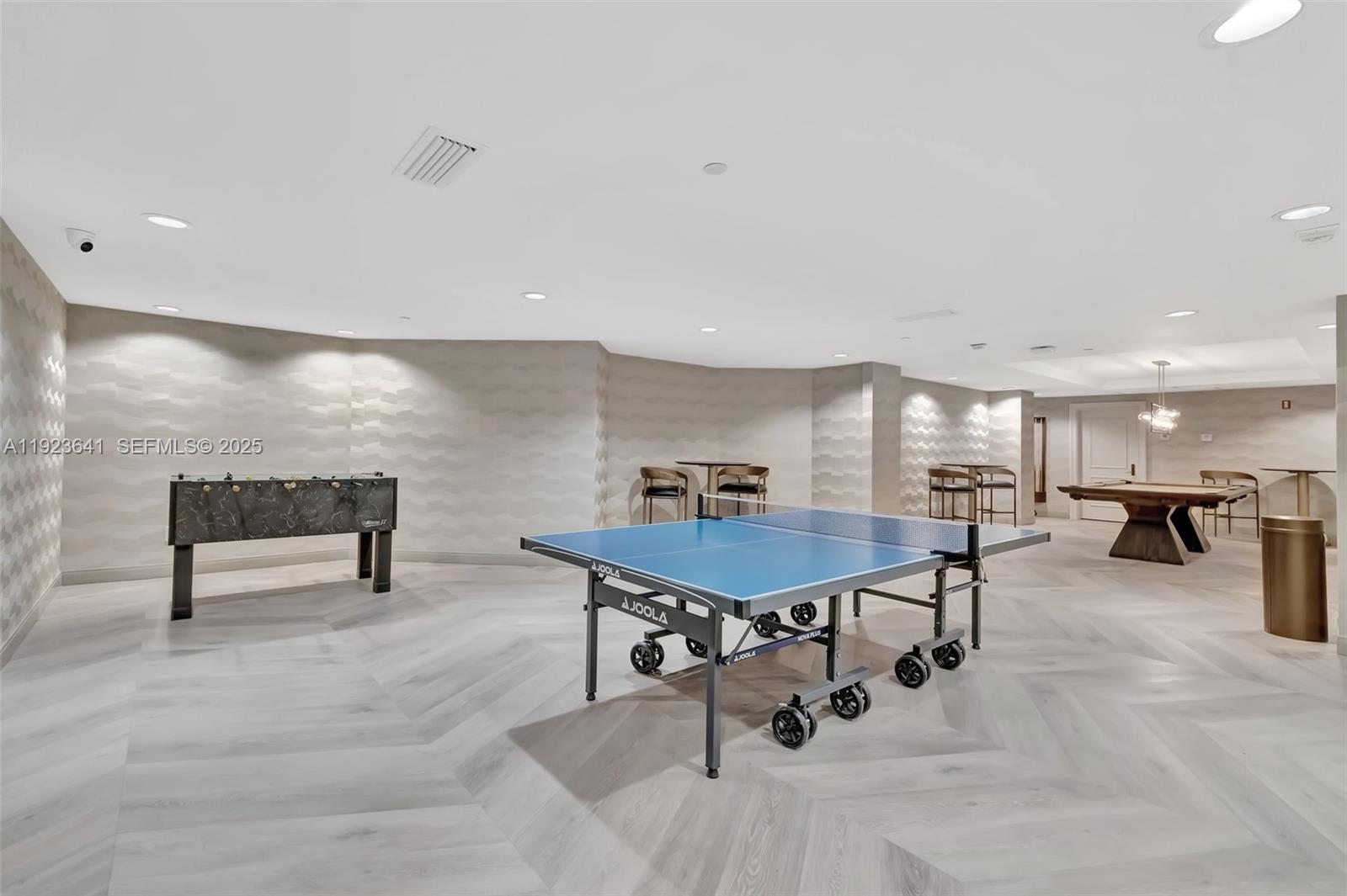 1701 2 / 3 2070 sq. ft. $ 2025-12-02 0 Photo