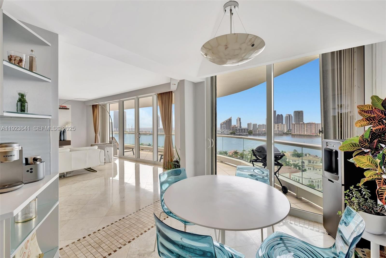 1701 2 / 3 2070 sq. ft. $ 2025-12-02 0 Photo