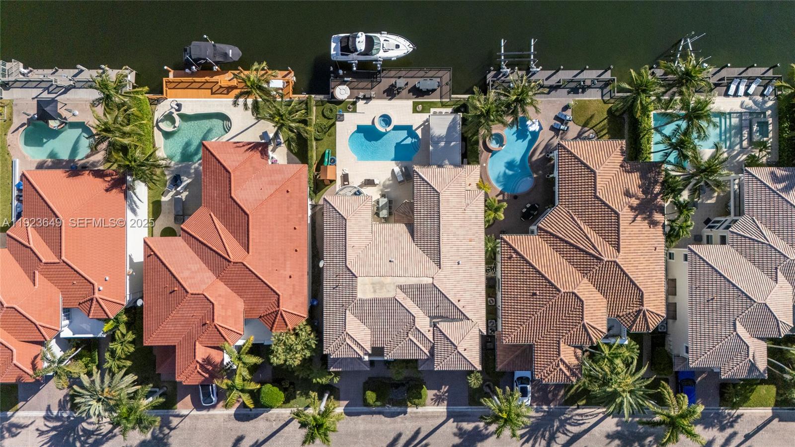 Photo of 1555 Windjammer Way (1555), Hollywood, Florida, 33019 -