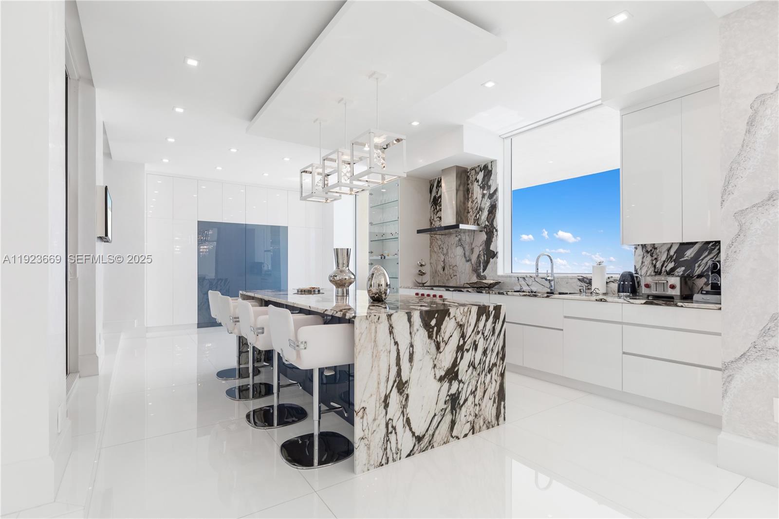 PH4701 6 / 7 5672 sq. ft. $ 2025-12-02 0 Photo