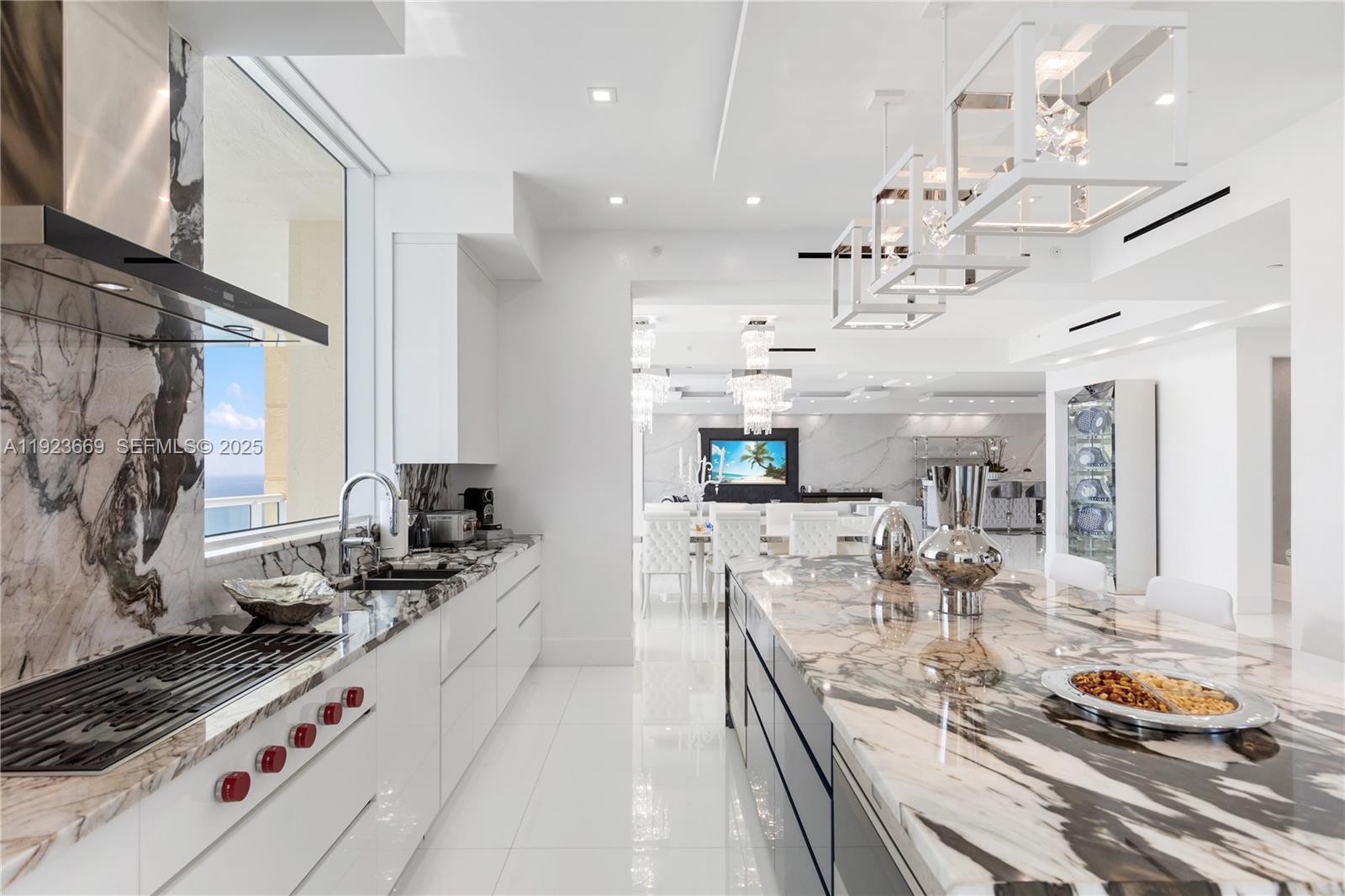 PH4701 6 / 7 5672 sq. ft. $ 2025-12-02 0 Photo