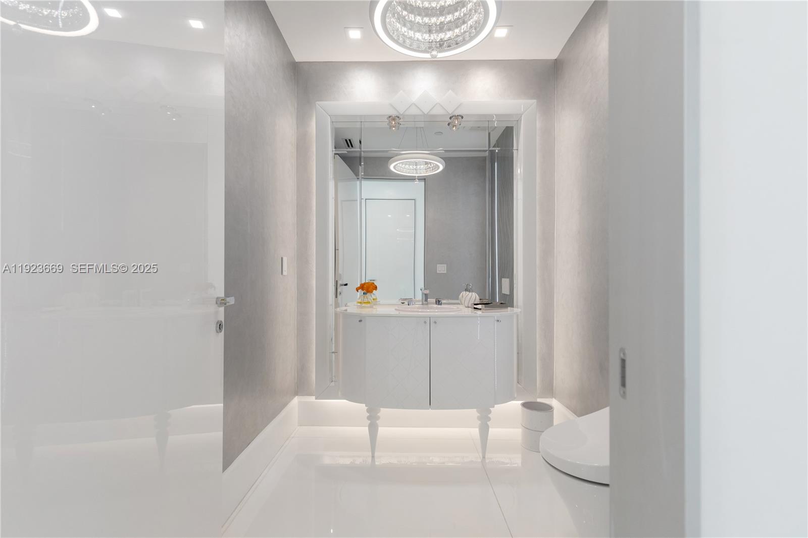 PH4701 6 / 7 5672 sq. ft. $ 2025-12-02 0 Photo