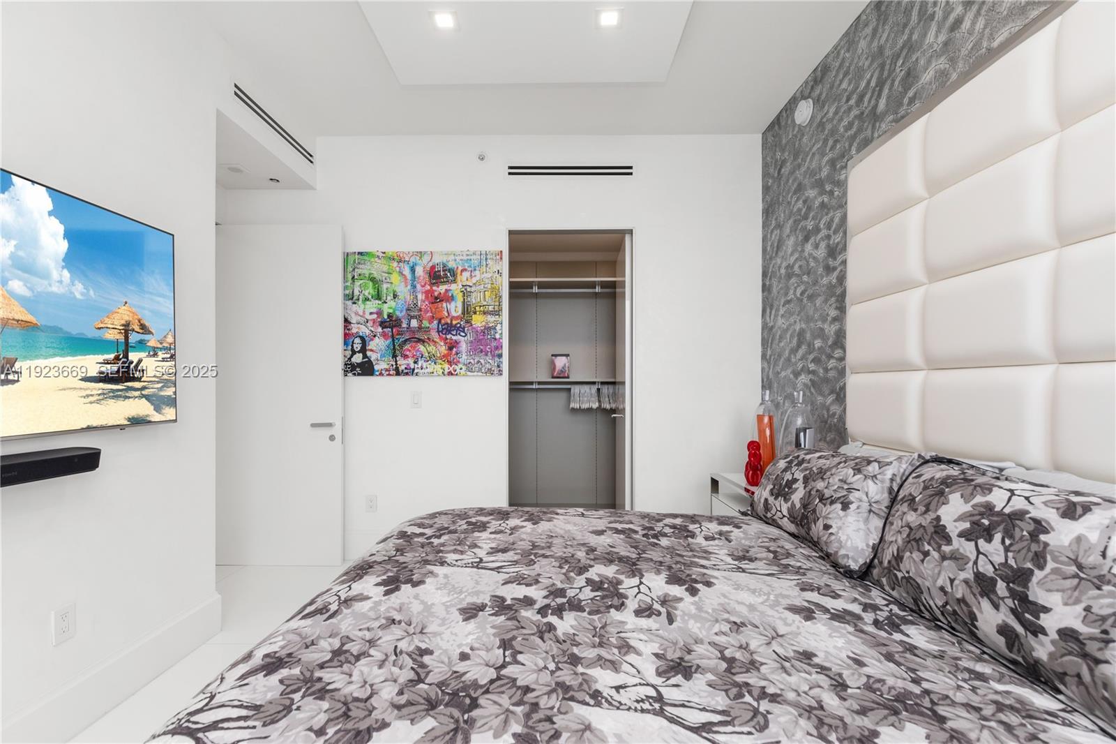 PH4701 6 / 7 5672 sq. ft. $ 2025-12-02 0 Photo