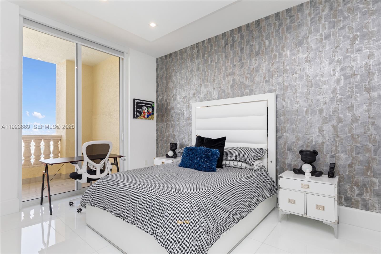 PH4701 6 / 7 5672 sq. ft. $ 2025-12-02 0 Photo