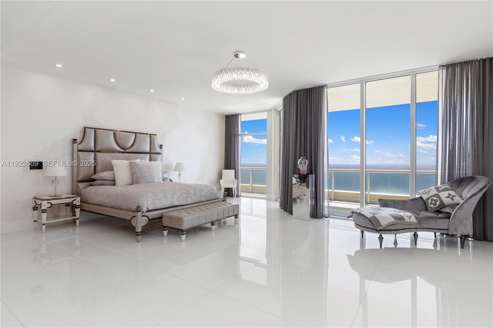 PH4701 6 / 7 5672 sq. ft. $ 2025-12-02 0 Photo