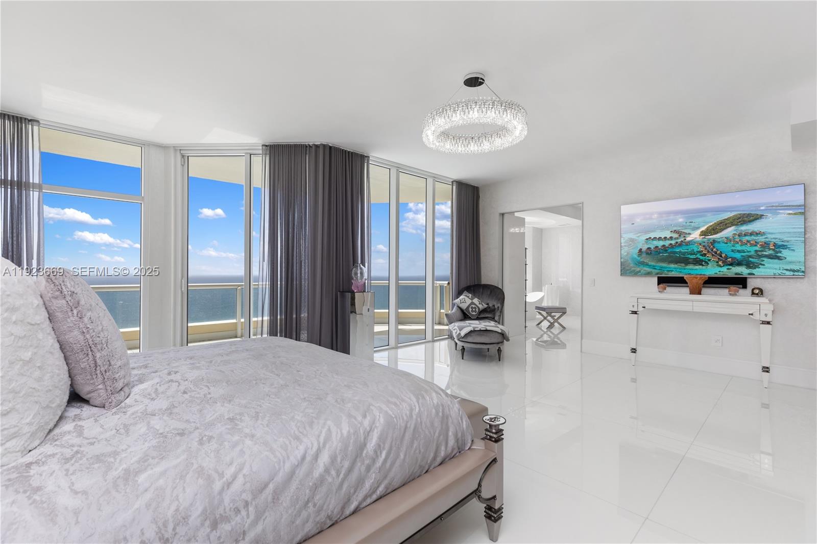 PH4701 6 / 7 5672 sq. ft. $ 2025-12-02 0 Photo