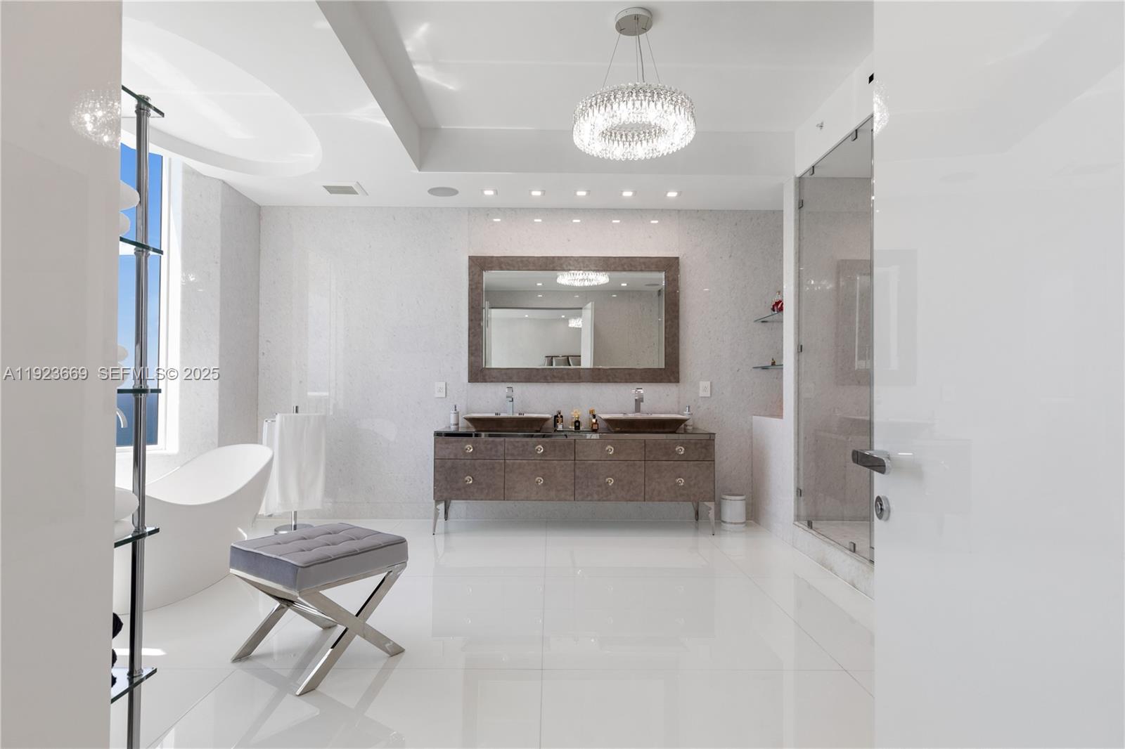 PH4701 6 / 7 5672 sq. ft. $ 2025-12-02 0 Photo