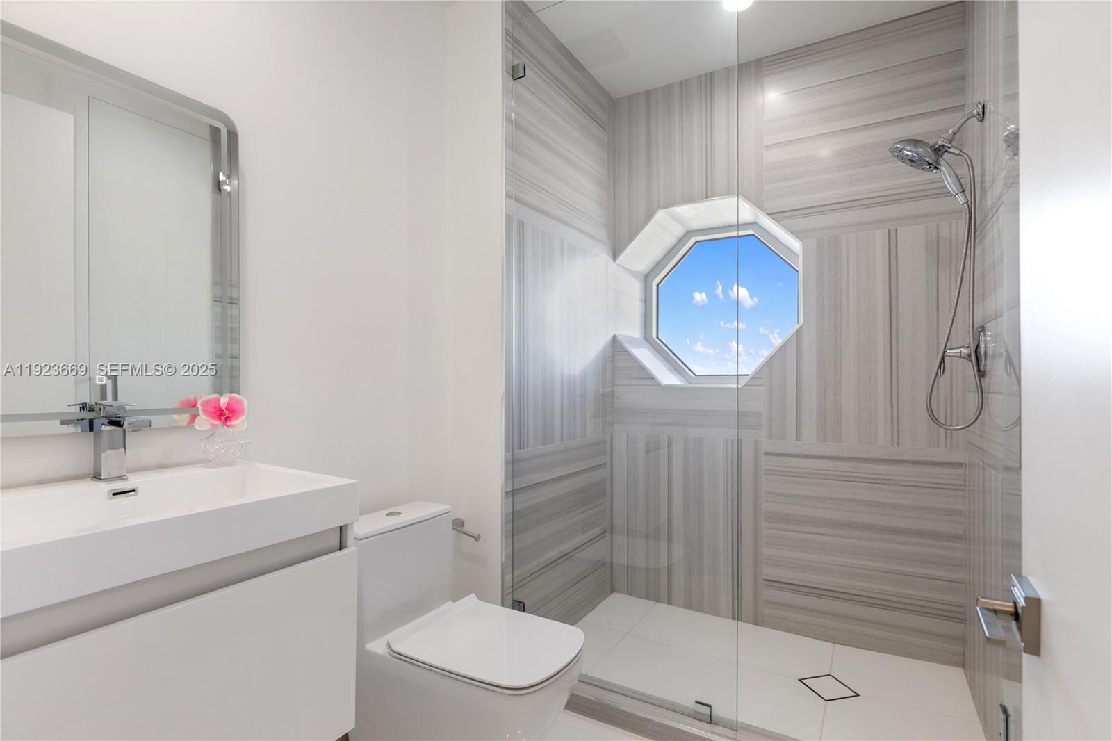 PH4701 6 / 7 5672 sq. ft. $ 2025-12-02 0 Photo