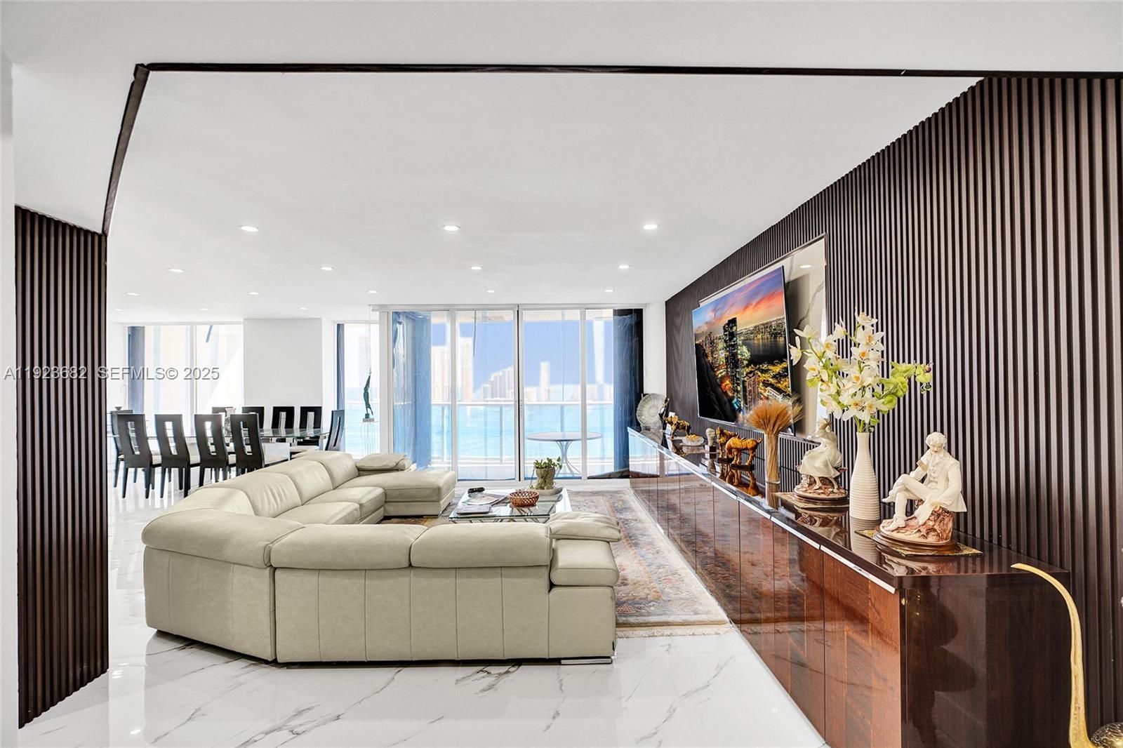 2301 3 / 5 2470 sq. ft. $ 2025-12-12 0 Photo