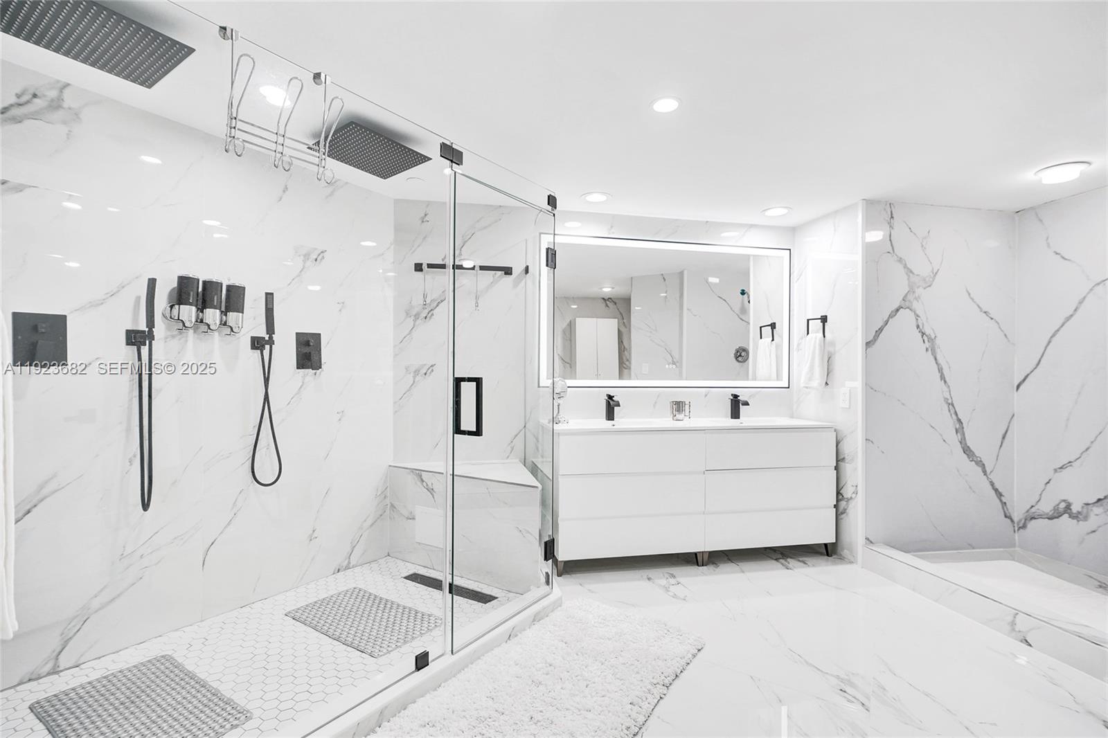 2301 3 / 5 2470 sq. ft. $ 2025-12-12 0 Photo