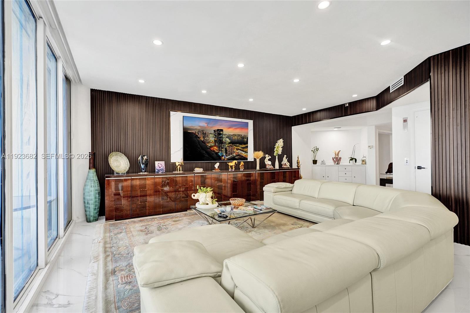 2301 3 / 5 2470 sq. ft. $ 2025-12-12 0 Photo