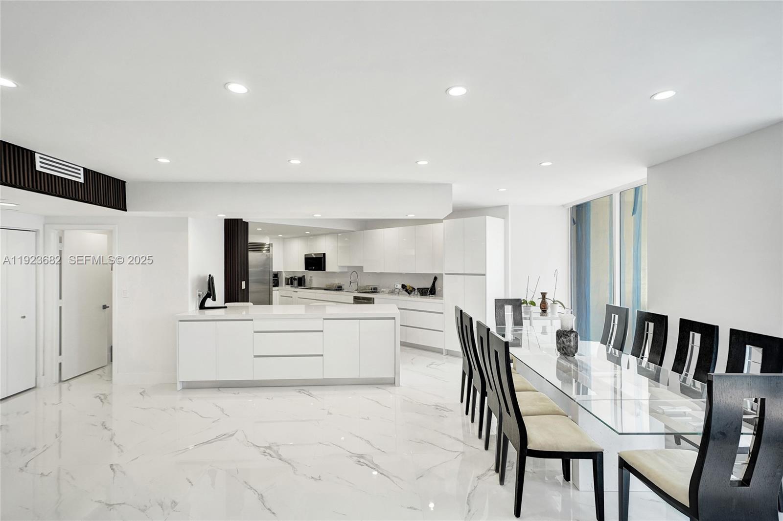 2301 3 / 5 2470 sq. ft. $ 2025-12-12 0 Photo