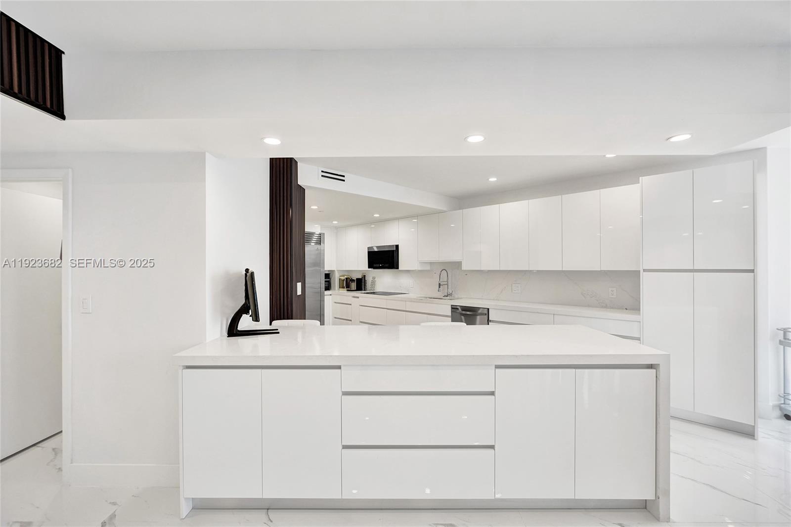 2301 3 / 5 2470 sq. ft. $ 2025-12-12 0 Photo