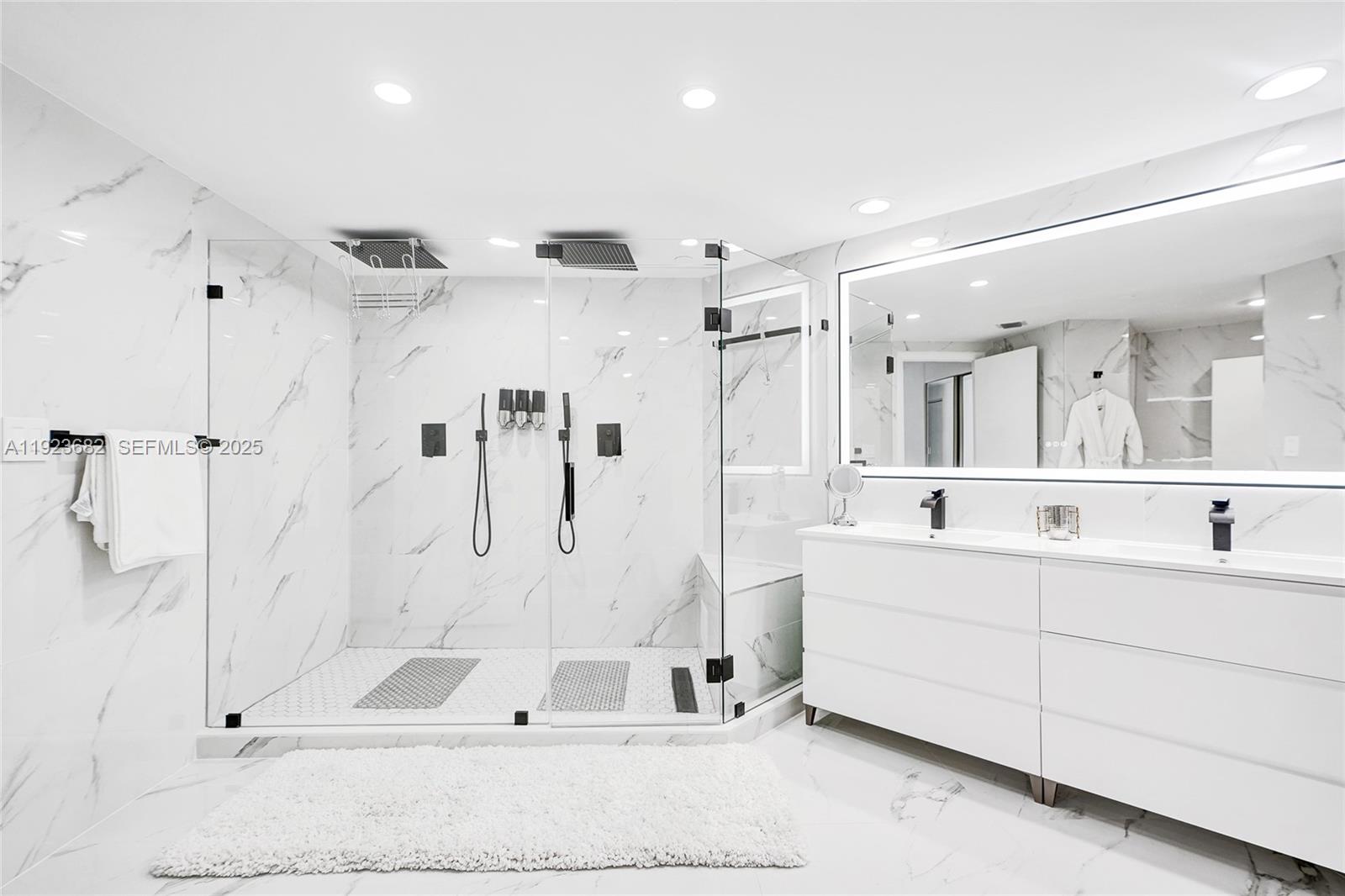 2301 3 / 5 2470 sq. ft. $ 2025-12-12 0 Photo