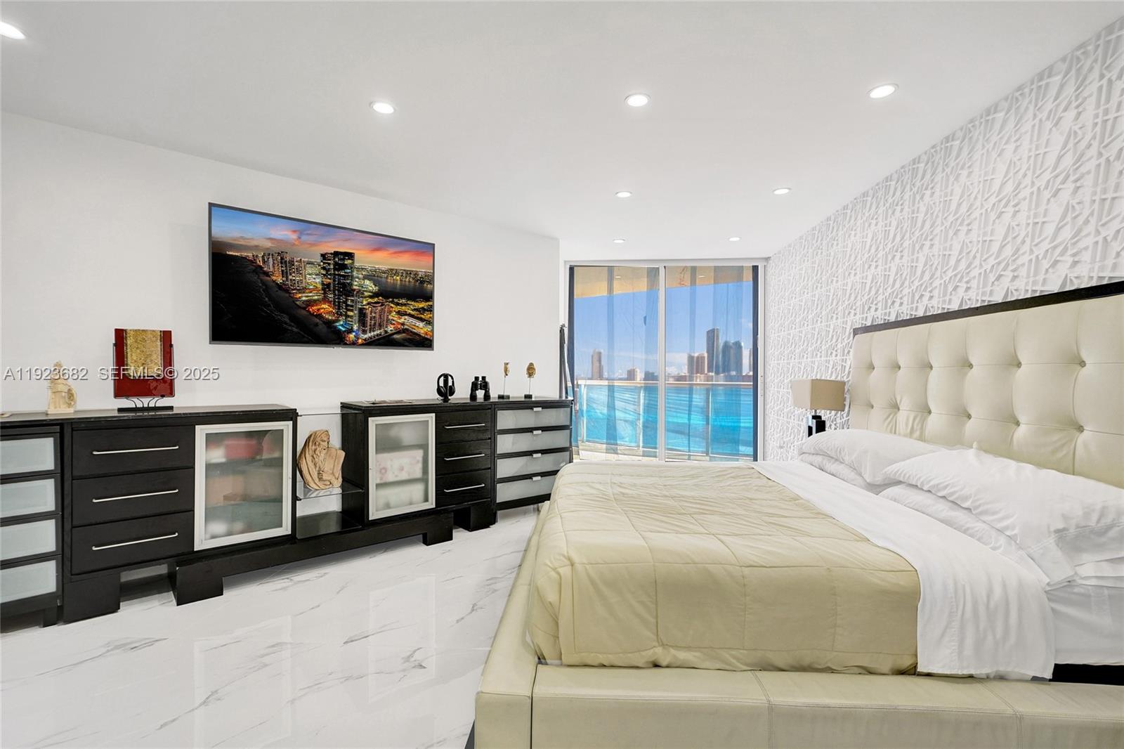 2301 3 / 5 2470 sq. ft. $ 2025-12-12 0 Photo