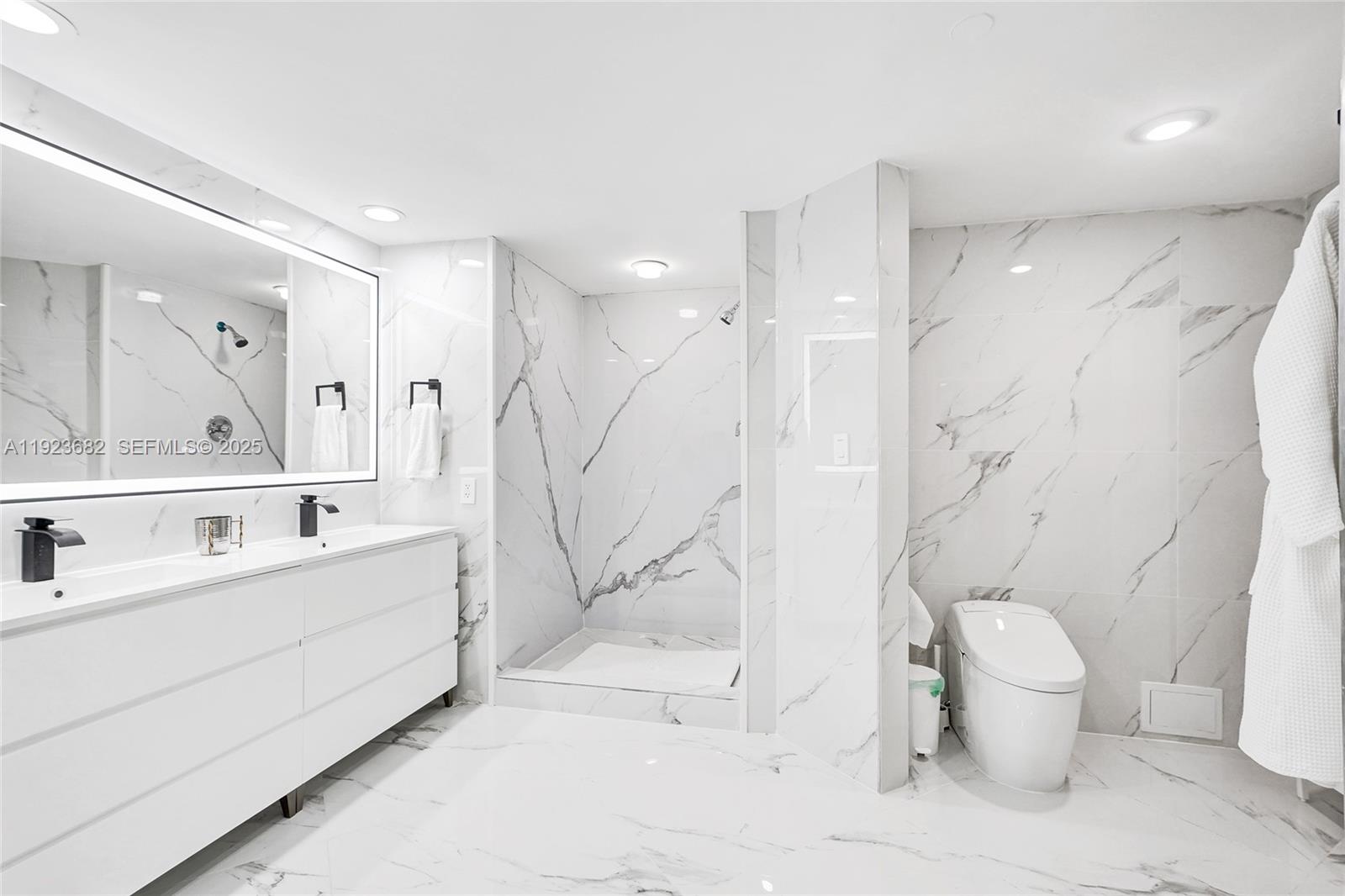 2301 3 / 5 2470 sq. ft. $ 2025-12-12 0 Photo