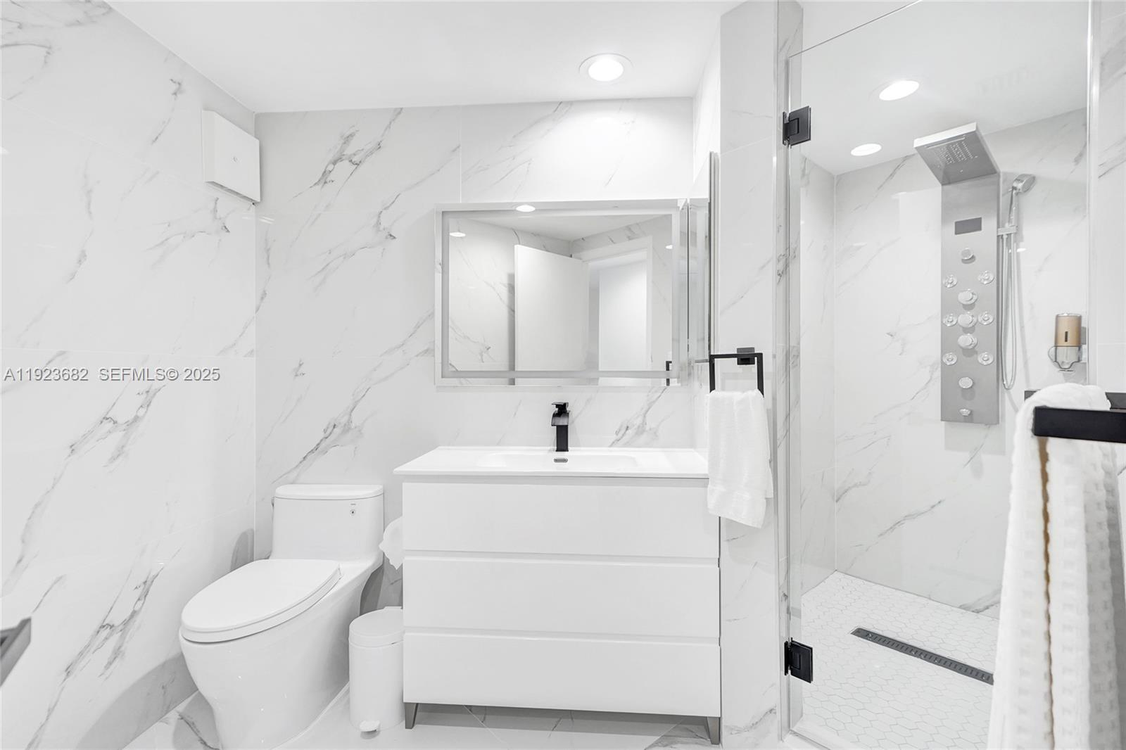 2301 3 / 5 2470 sq. ft. $ 2025-12-12 0 Photo