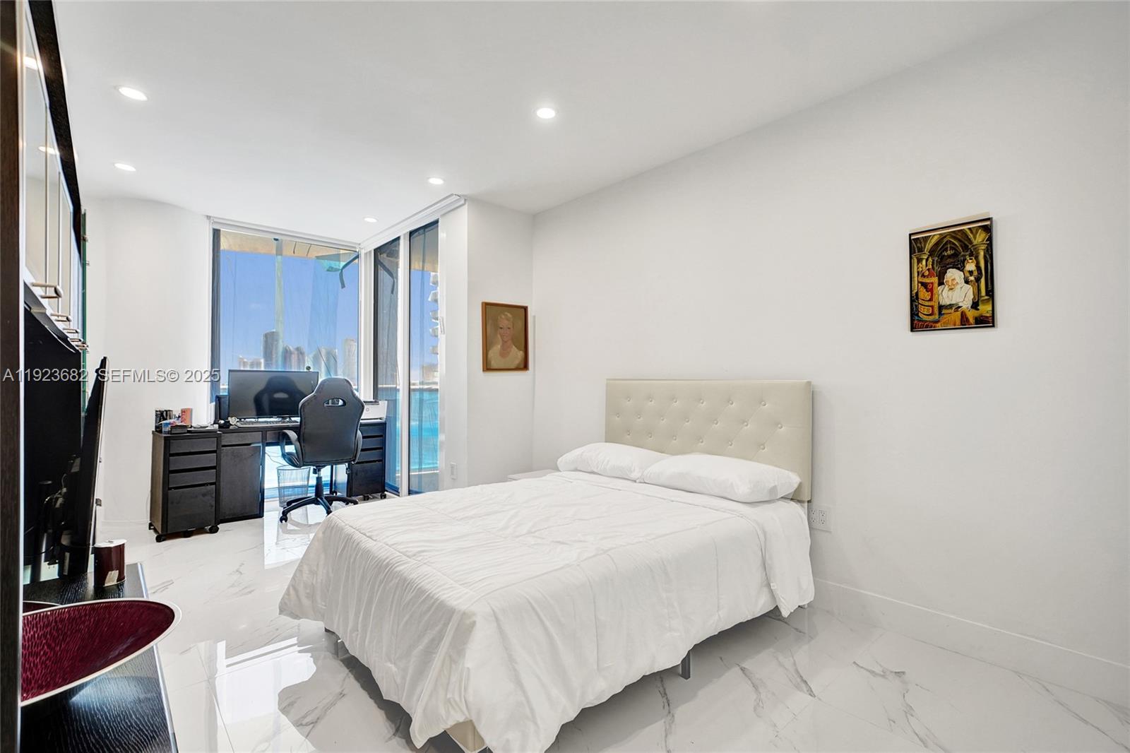 2301 3 / 5 2470 sq. ft. $ 2025-12-12 0 Photo