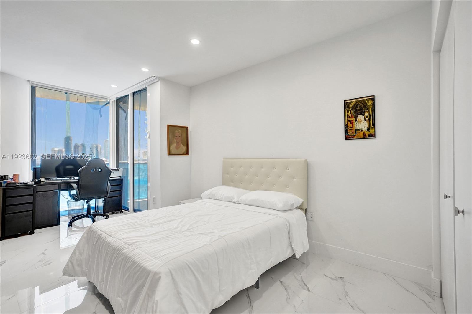 2301 3 / 5 2470 sq. ft. $ 2025-12-12 0 Photo