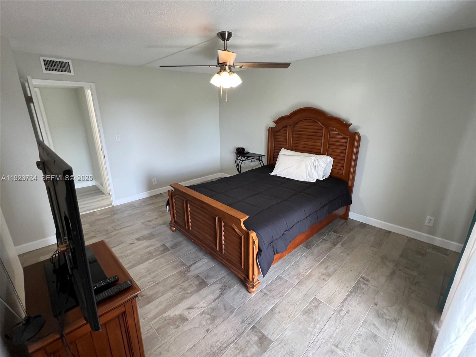 408 2 / 2 992 кв.футов $ 2025-12-02 0 Фото