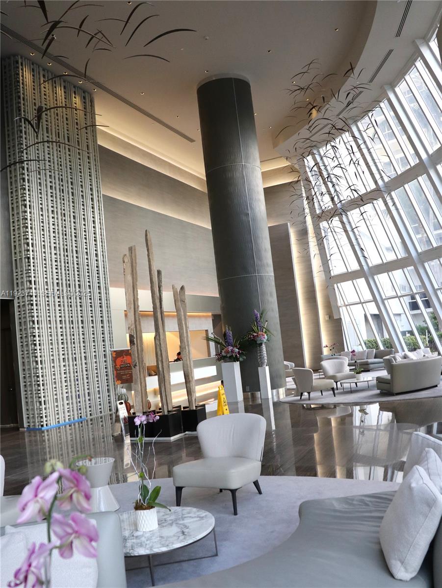 3303 3 / 3 1733 кв.футов $ 2025-12-02 0 Фото