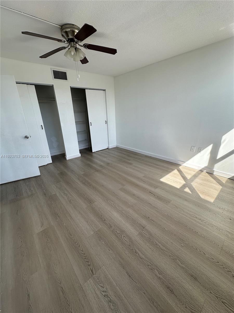 See details 404-1 2 / 2 1036 sq. ft. $ 2025-12-02 0 Photo