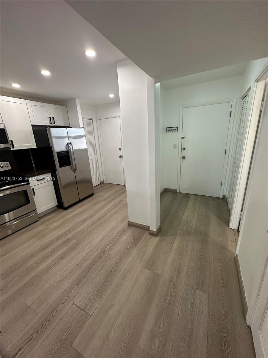 See details 404-1 2 / 2 1036 sq. ft. $ 2025-12-02 0 Photo