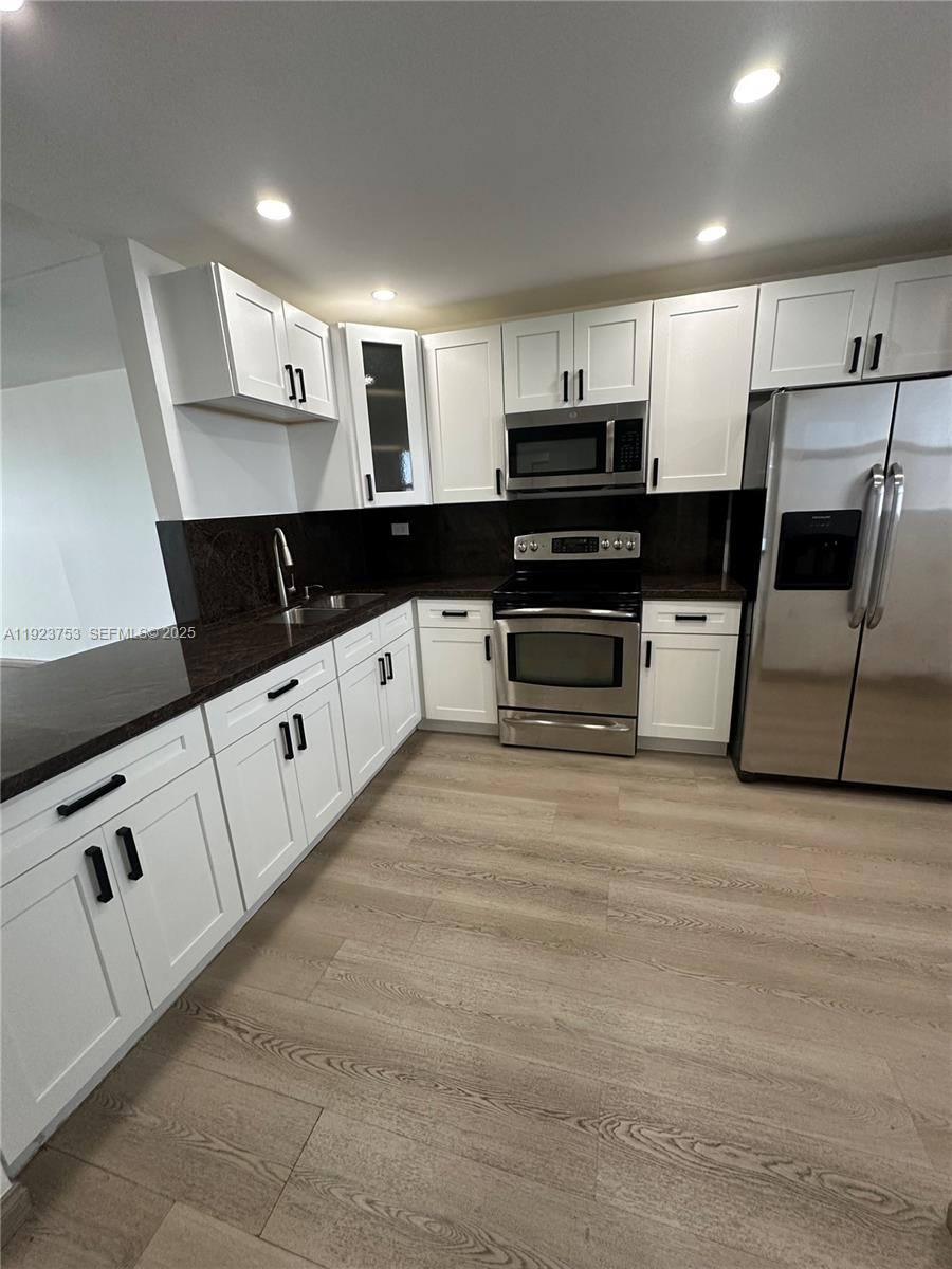 See details 404-1 2 / 2 1036 sq. ft. $ 2025-12-02 0 Photo