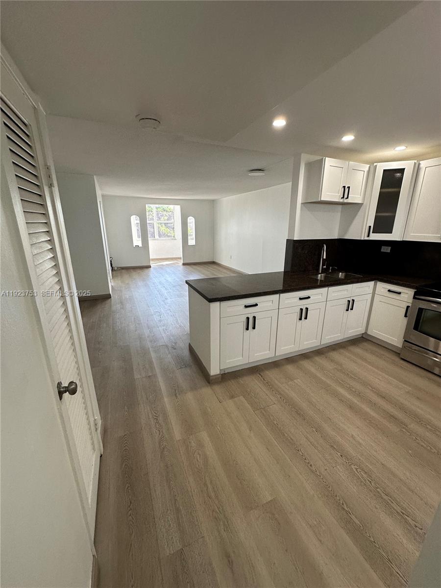 See details 404-1 2 / 2 1036 sq. ft. $ 2025-12-02 0 Photo