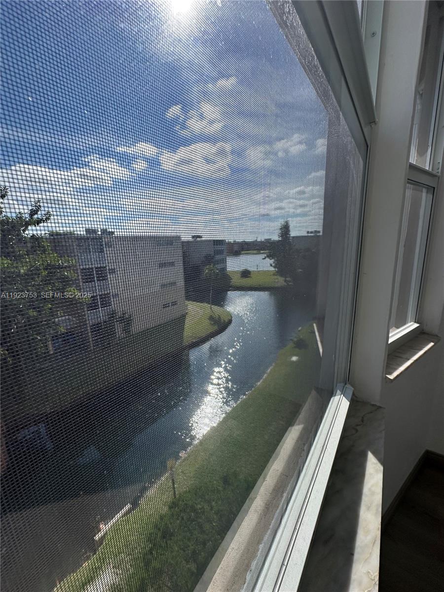 See details 404-1 2 / 2 1036 sq. ft. $ 2025-12-02 0 Photo