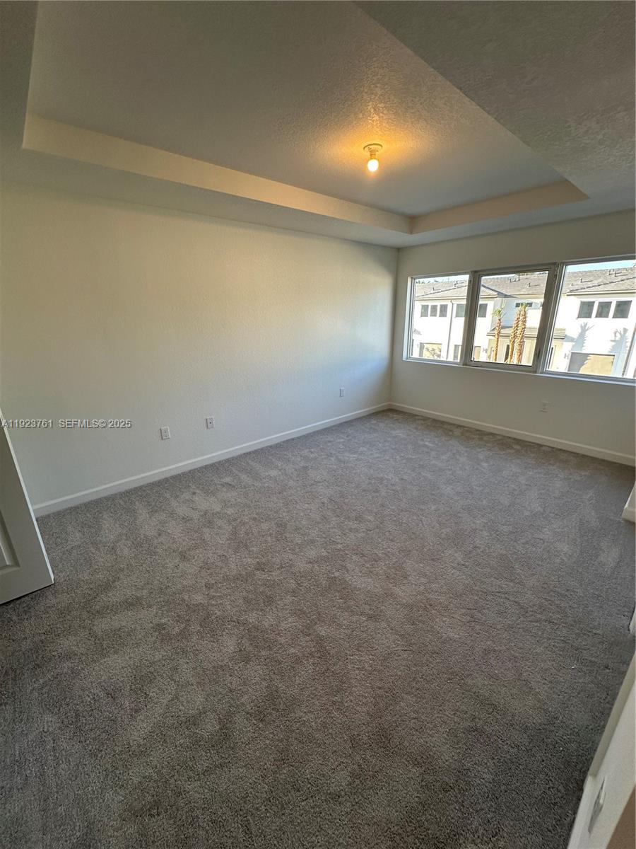 5020 3 / 3 1394 sq. ft. $ 2025-12-02 0 foto