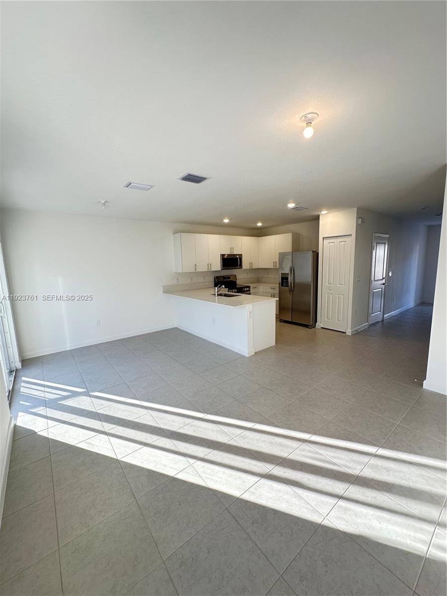 5020 3 / 3 1394 sq. ft. $ 2025-12-02 0 foto