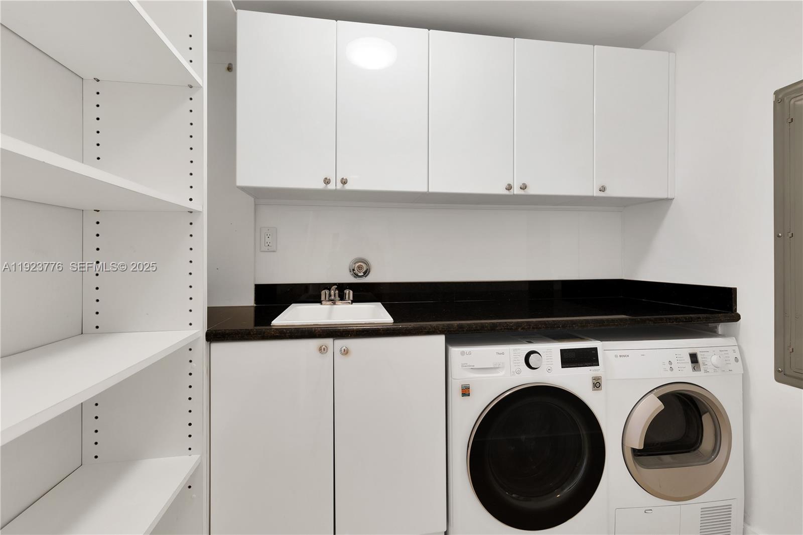 See details 905 3 / 3 2214 sq. ft. $ 2025-12-02 0 Photo