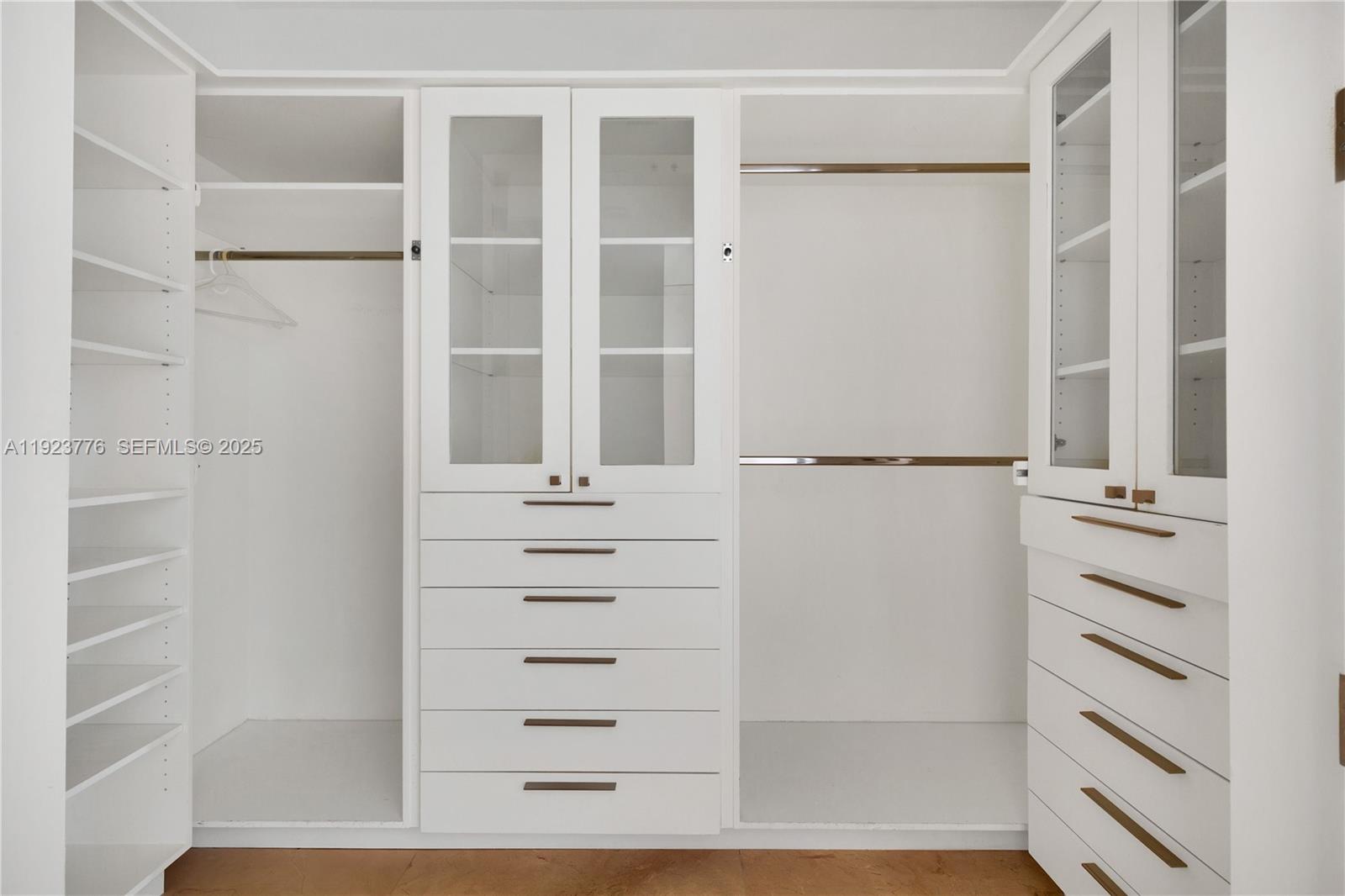 See details 905 3 / 3 2214 sq. ft. $ 2025-12-02 0 Photo