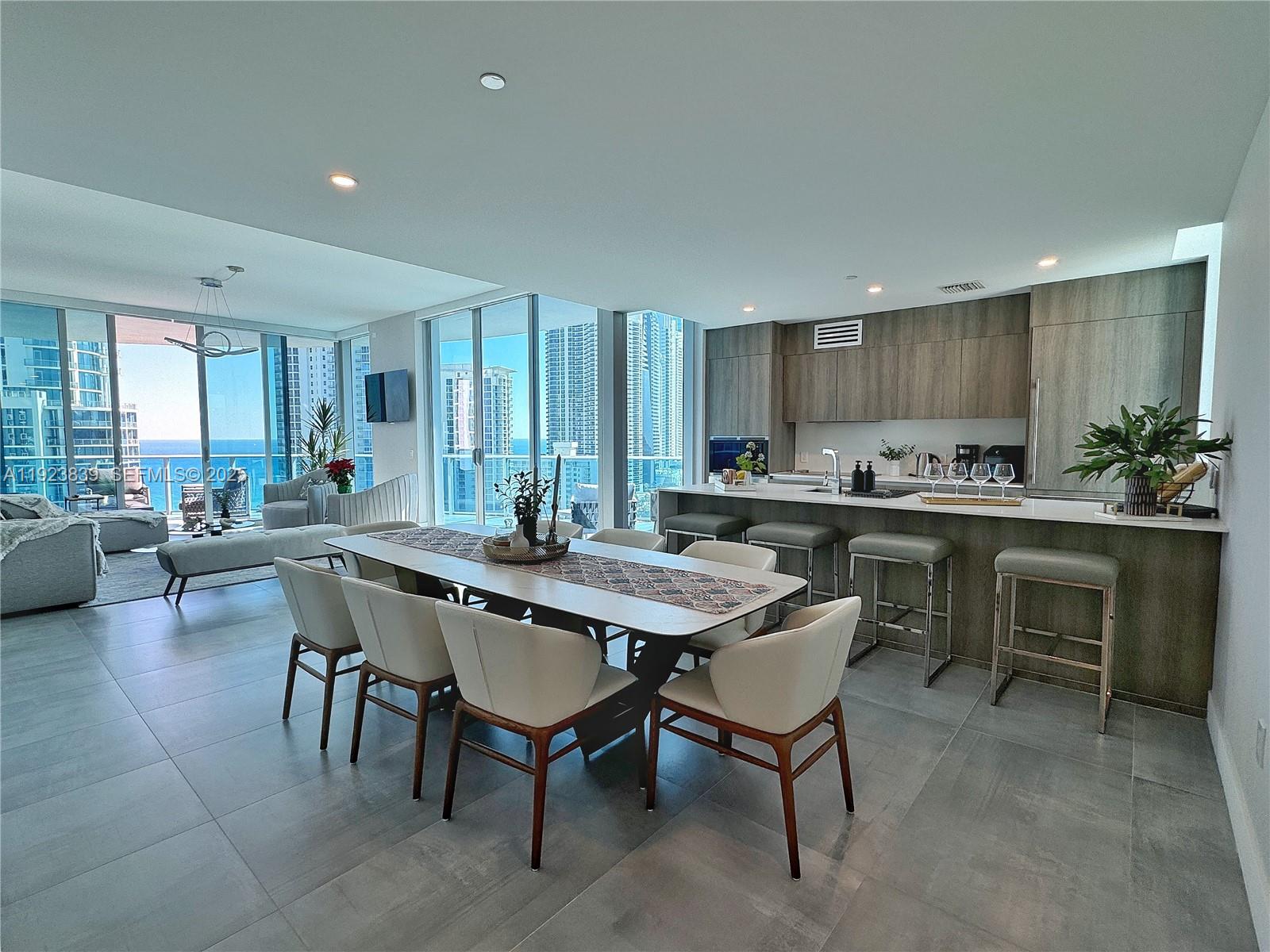 Ver detalles 1401 3 / 4 2100 sq. ft. $ 2025-12-02 0 foto