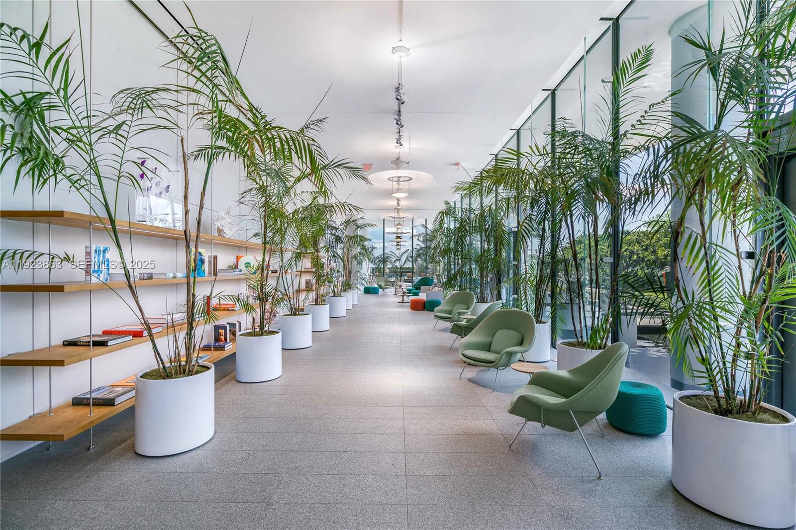 Подробнее 902 3 / 4 2467 кв.футов $ 2025-12-02 0 Фото