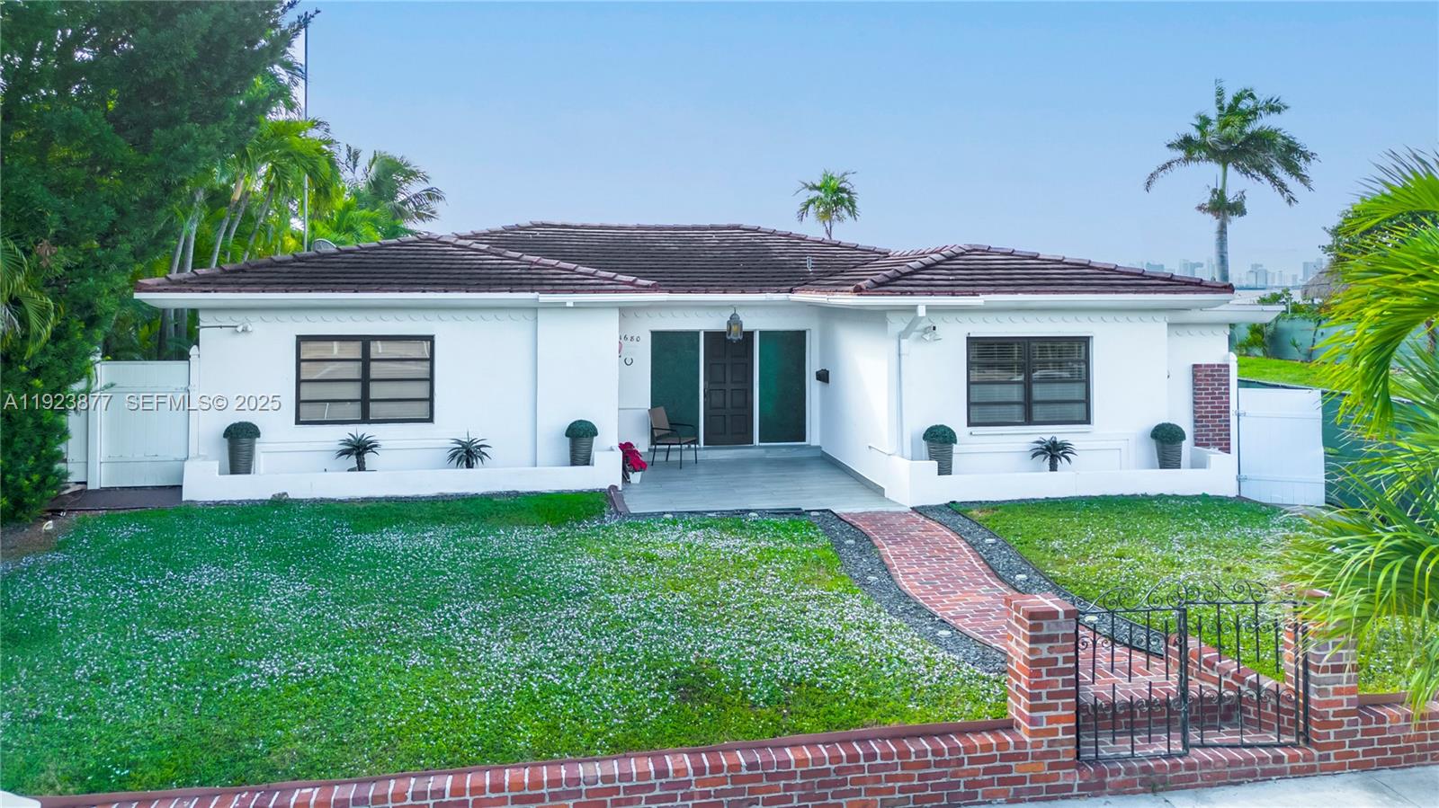 See details / sq. ft. $ 2025-12-02 0 Photo