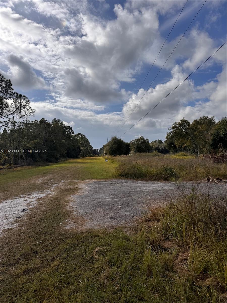   /   sq. ft. $ 2025-12-02 0 foto