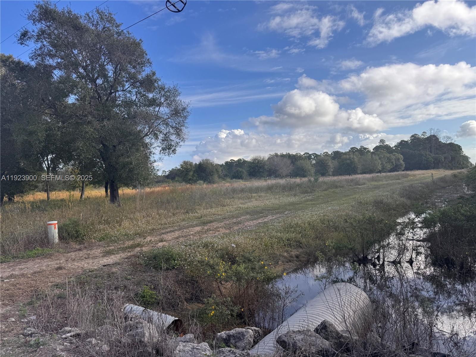   /   sq. ft. $ 2025-12-02 0 foto