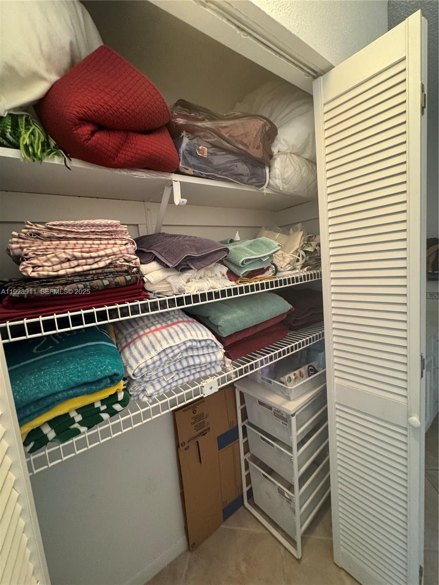 RGB 1 / 2 820 sq. ft. $ 2025-12-02 0 Photo