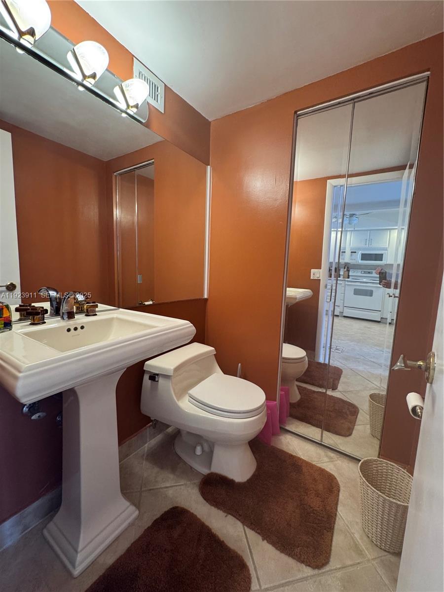 RGB 1 / 2 820 sq. ft. $ 2025-12-02 0 Photo