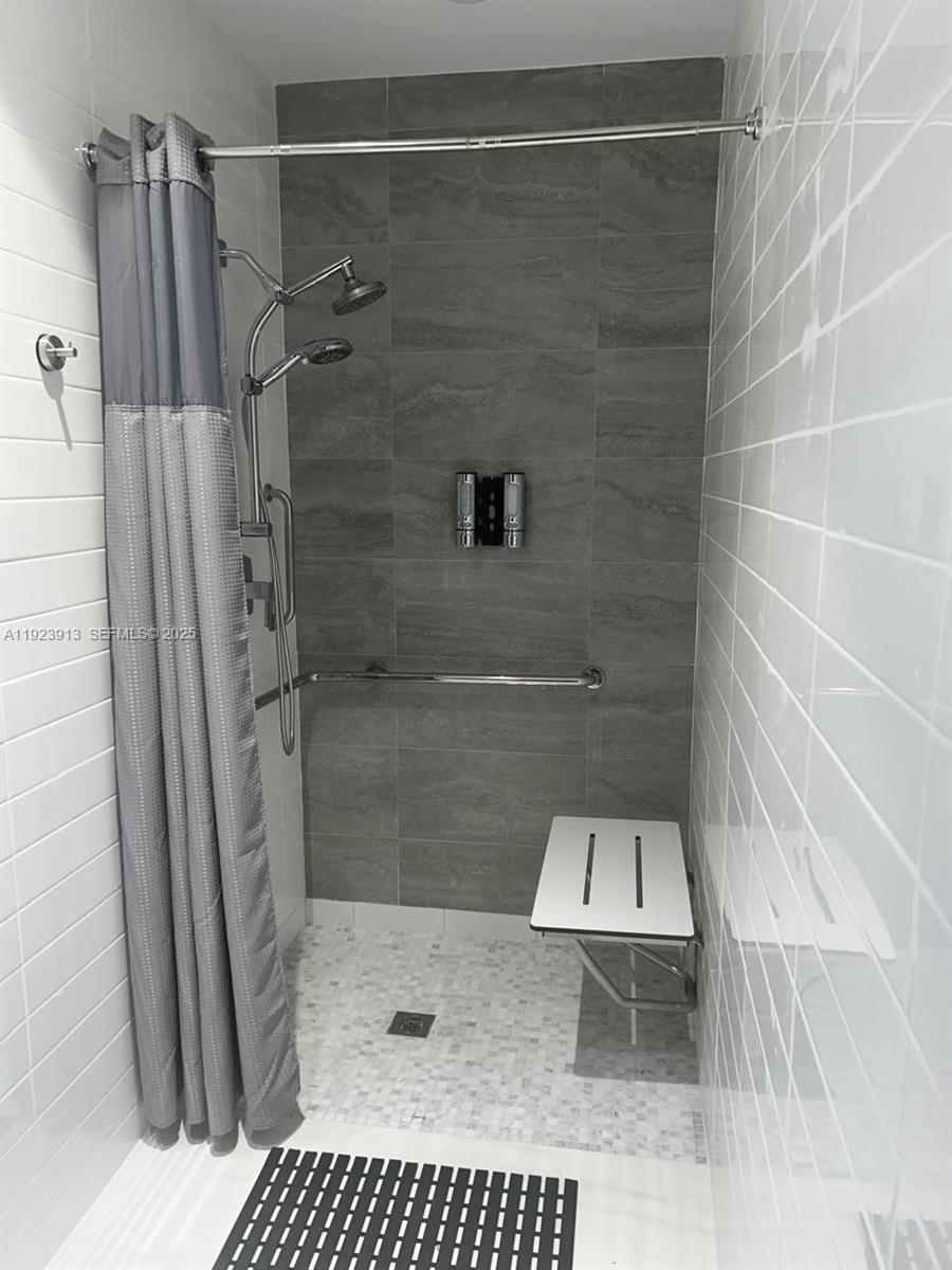 See details 1204 2 / 3 1382 sq. ft. $ 2025-12-02 0 Photo