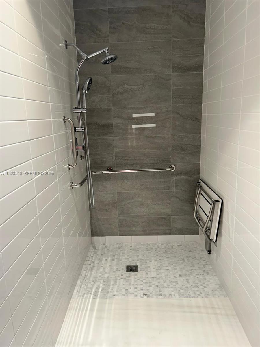 See details 1204 2 / 3 1382 sq. ft. $ 2025-12-02 0 Photo