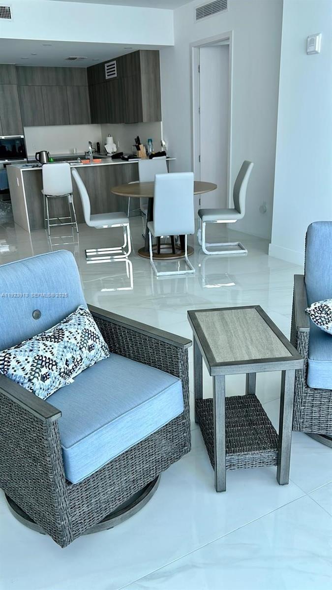 See details 1204 2 / 3 1382 sq. ft. $ 2025-12-02 0 Photo