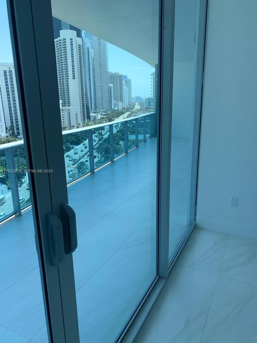 See details 1204 2 / 3 1382 sq. ft. $ 2025-12-02 0 Photo