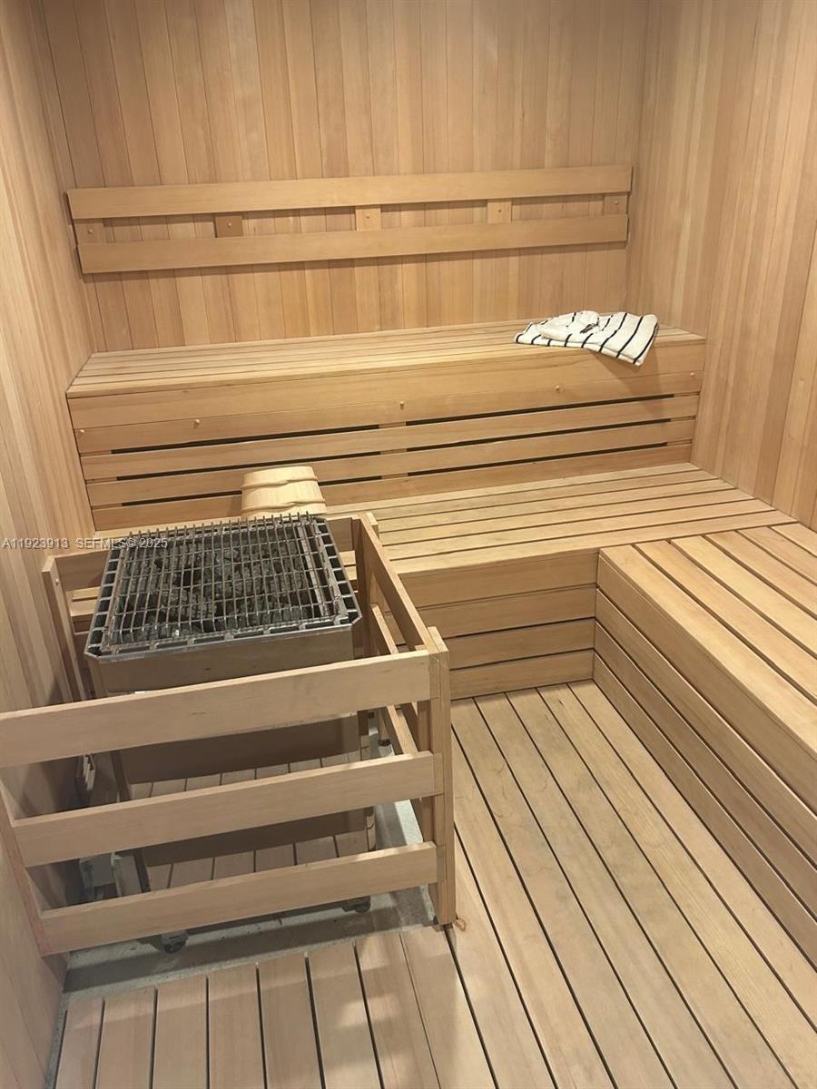 See details 1204 2 / 3 1382 sq. ft. $ 2025-12-02 0 Photo