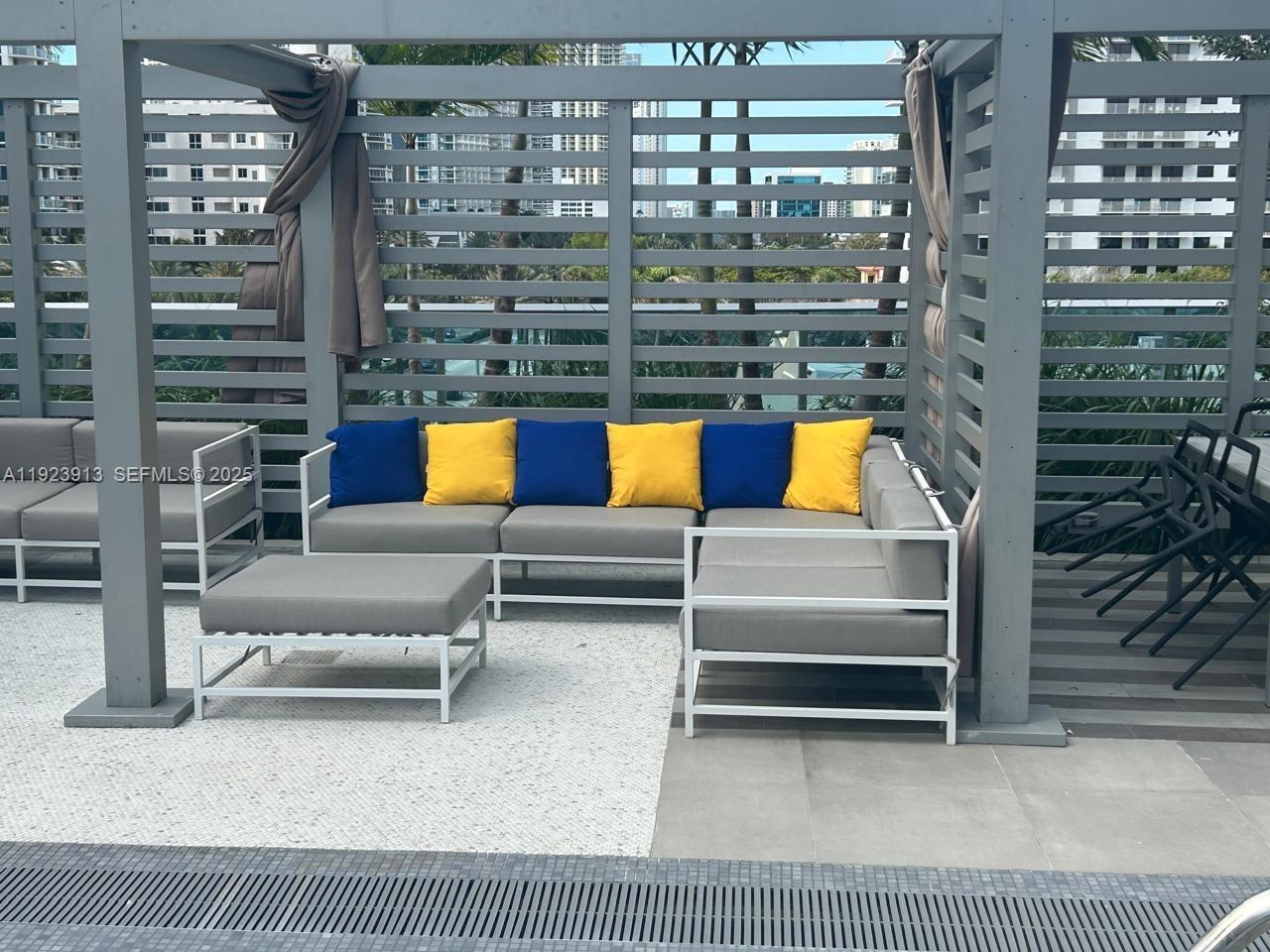 See details 1204 2 / 3 1382 sq. ft. $ 2025-12-02 0 Photo